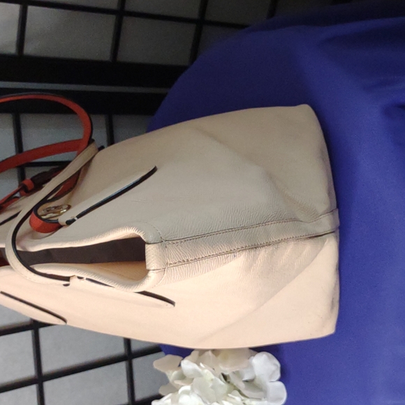 Coach Taxi Tote 💕 - Picture 5 of 11